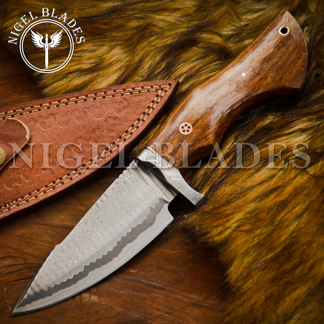 Exquisite Bobcat Knife - Handcrafted Damascus Steel & Rosewood Handle main image 1