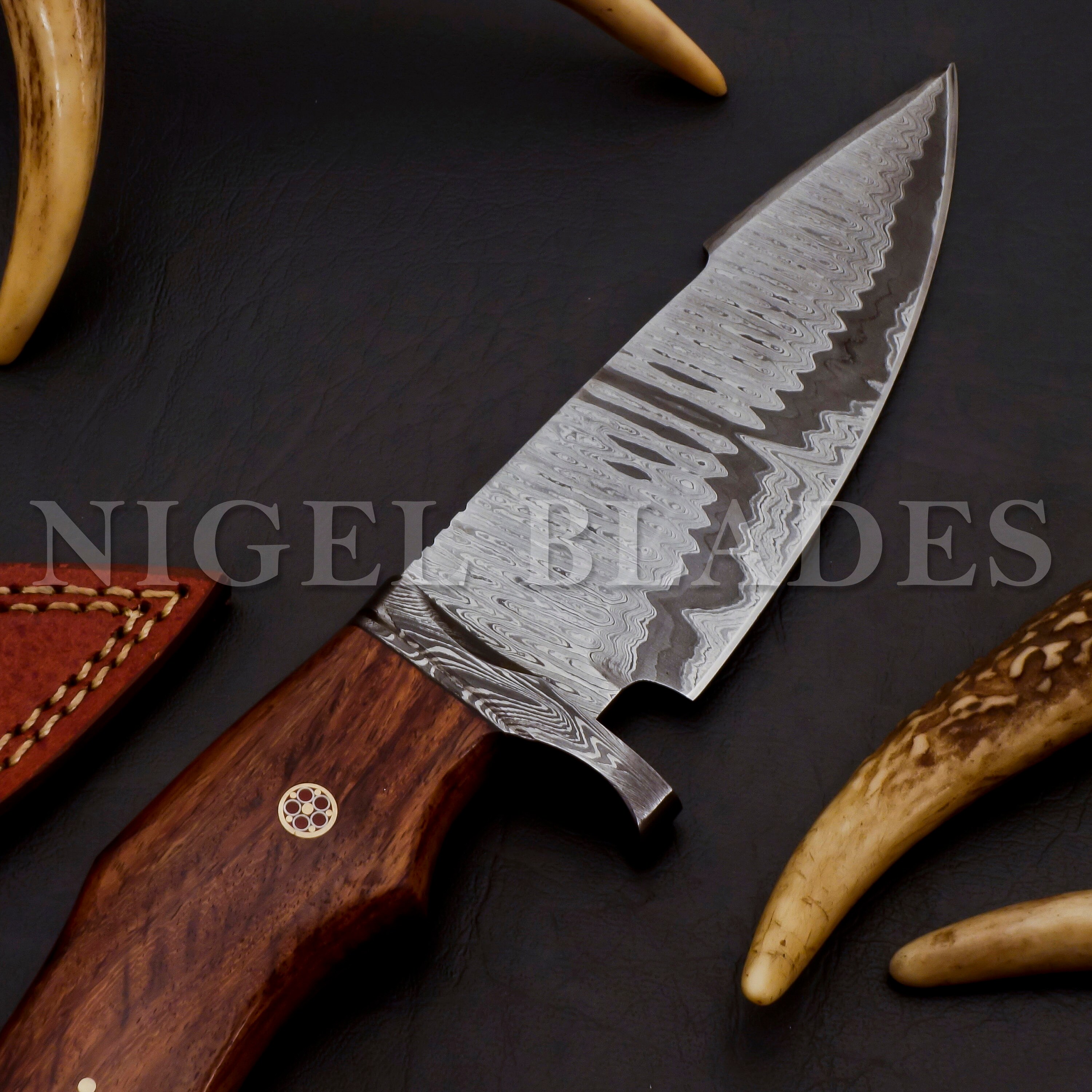 Exquisite Bobcat Knife with Damascus Steel Blade & Rosewood Handle