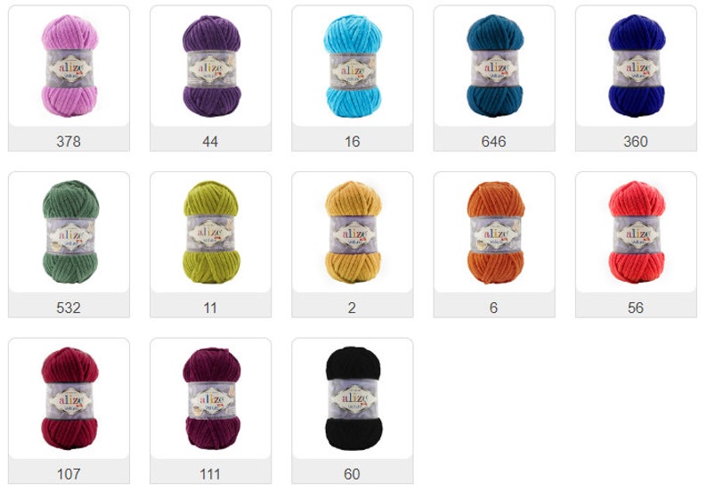 Puede incluir: Una colecci&oacute;n de ovillos de lana en varios colores, incluyendo rosa, morado, azul, verde, amarillo, naranja, rojo, burdeos y negro. Cada ovillo tiene una etiqueta blanca con la palabra "alize" impresa en ella.