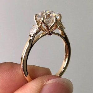 Art Deco Round Cut Engagement Ring, 6 Prong Round Solitaire Old Mine Cut 14k Solid Gold Round Moissanite Wedding Ring Diamond Ring Bridal.