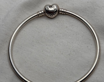 Pulsera Pandora de plata de ley con cadena de serpiente y charms: cierre de corazón