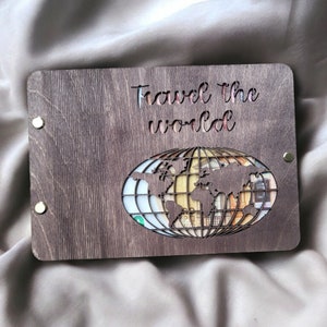 Geldgeschenk Reisekasse | Geschenkkarte aus Holz, braun | Holzkarte | Klappkarte mit Weltkarte 20,5x14,5cm