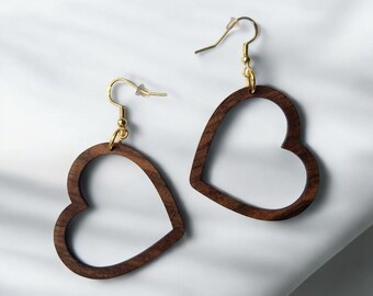Heart-shaped hanging earrings made of waxed walnut wood | Heart hoop earrings | Wooden jewelry | Boho | Wooden pendants | Setting selectable