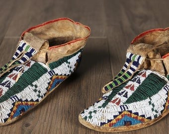 Handmade Beaded Moccasins for Women – Native Style Powwow Shoes – Bridal Wedding Moccasins – Traditional Festival Footwear – Custom ZMC609