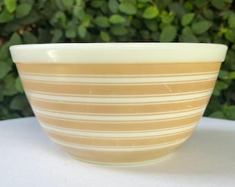 Rainbow Stripe Pyrex Mixing Bowl 402 in Sandalwood