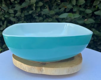 Pyrex 025 Snack Bowl in Turquoise (from the Cinderella Snack and Dip Set)