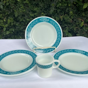 Pyrex Tableware with Laurel Leaf/Bluegrass Design 3 Plates and 1 Mug Turquoise Blue