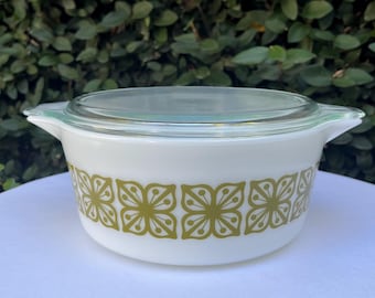 Vintage Pyrex Verde Square Flower/Stamp Program Casserole 475 with Clear Lid