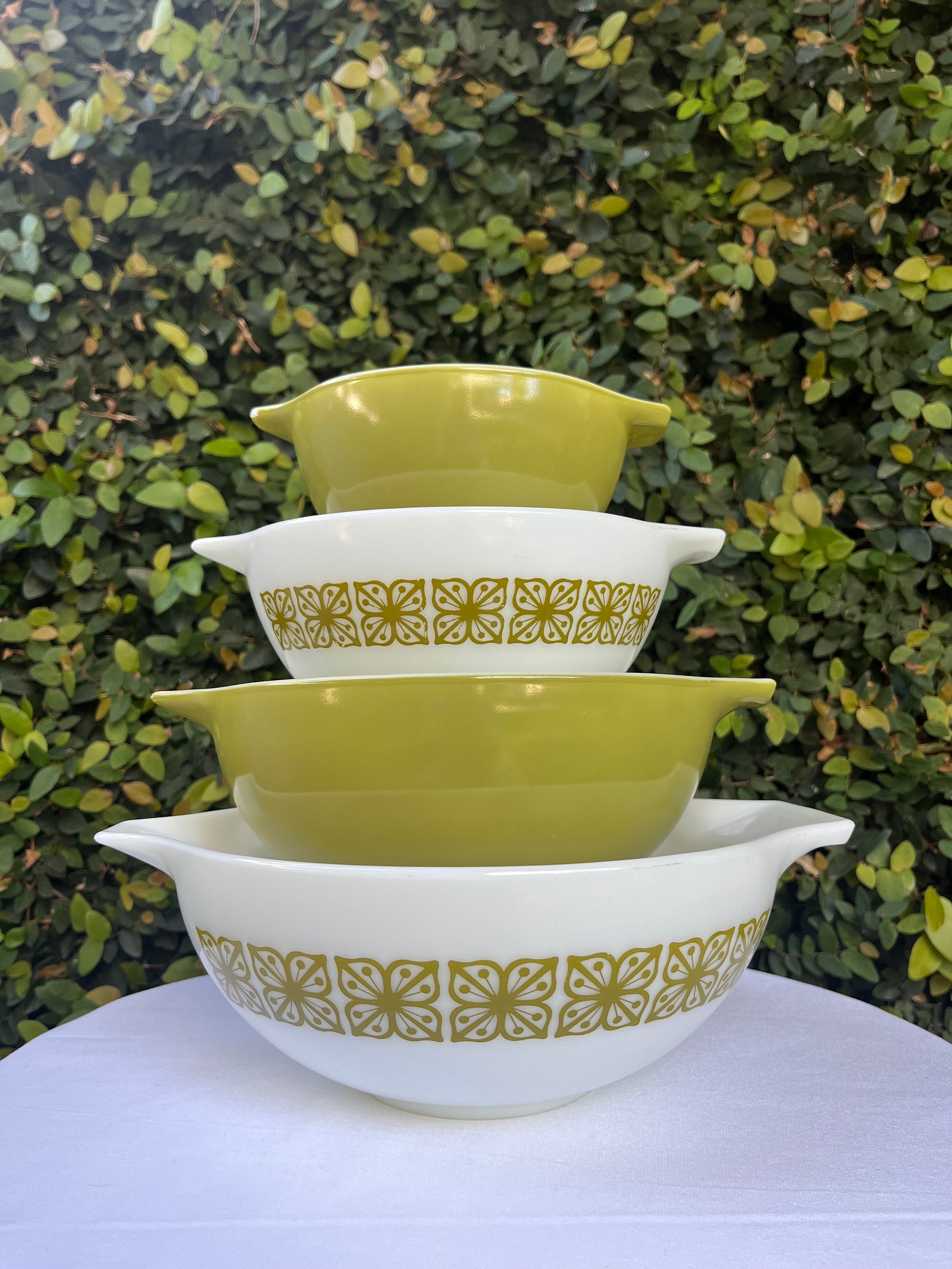 Lot of 10 Vintage PYREX Green Flowers Nesting Bowls 4 Lids White # In  Discript
