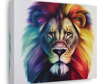 Op de afbeelding: Een kleurrijke leeuw met een regenboogmanen. Het gezicht van de leeuw is scherp, met zijn ogen, neus en mond duidelijk zichtbaar. De manen is een mix van rood, oranje, geel, groen, blauw en paars.