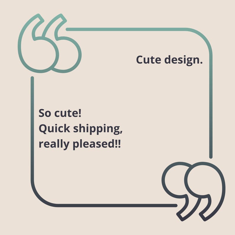 Op de afbeelding: Een zwart-witte citaatframe met een teal rand. De tekst in het frame luidt "So cute! Quick shipping, really pleased!!" en "Cute design."