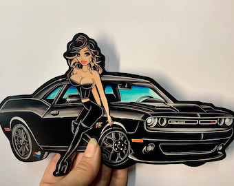 Naklejka winylowa z pin-up girl i Dodge Challenger