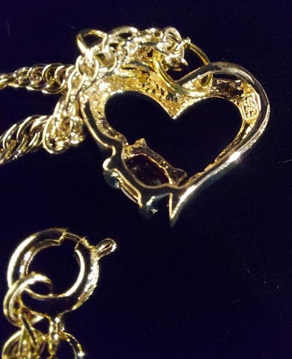 Gold tone pendant necklace has heart shaped penda… - image 5