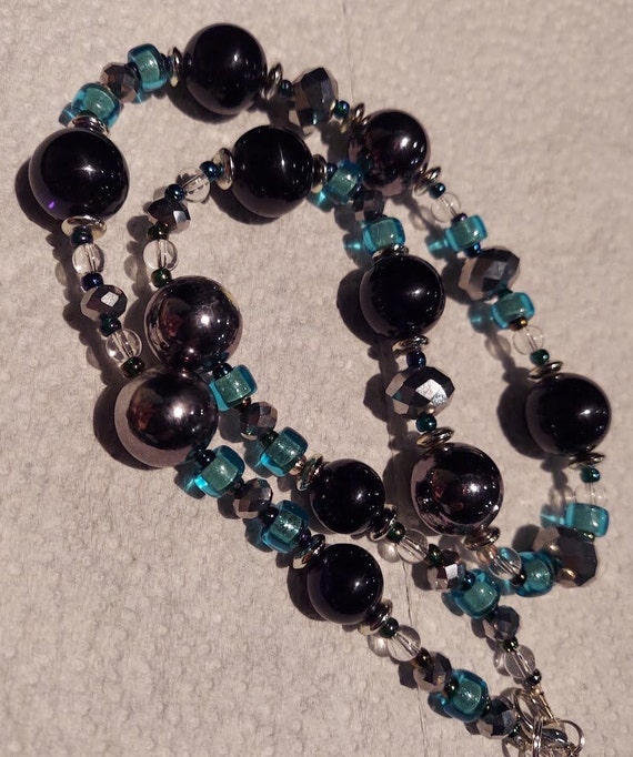 Beaded necklace with glass and plastic beads in b… - image 3