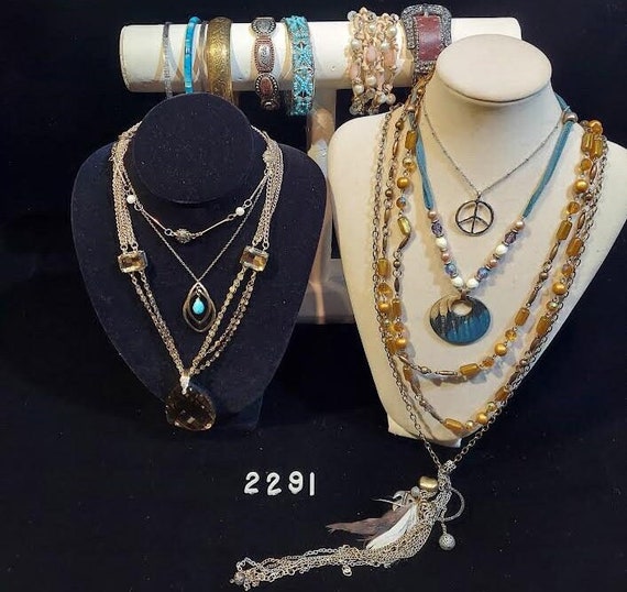 Bargain bundle  has 7 necklaces 5 bracelets and 1… - image 1