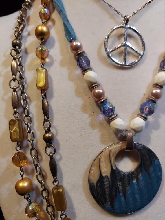 Bargain bundle  has 7 necklaces 5 bracelets and 1… - image 5
