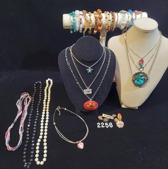 Bargain bundle of eclectic style vintage jewelry h