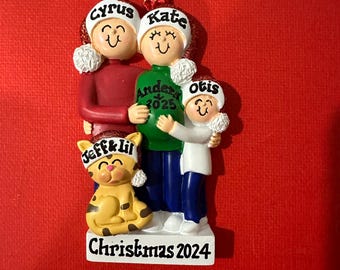 3 Erwartete Familie - Erwartet ein zweites Baby-Schwangeres Paar-Personalisierte Weihnachtsverzierung-Wir erwarten- 2