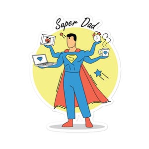 Può includere: Un'illustrazione di un papà supereroe con più braccia che fa juggling con un laptop, una cornice, una tazza di caffè e una sveglia. Il testo "Super Dad" è scritto sopra l'illustrazione.