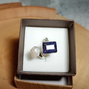 Sapphire and pearl ring
