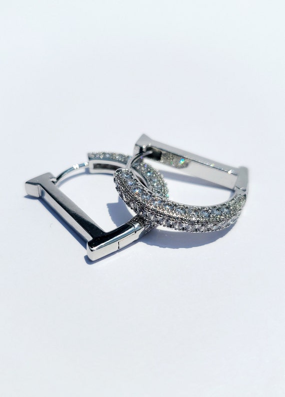 Classic letter D drop earring, luxury jewelry
