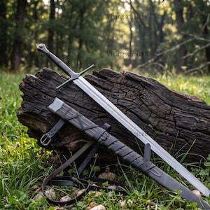 Ręcznie robiony średniowieczny długi miecz, ostrze ze stali wysokowęglowej modelu Warden, miecz cosplay, szmaragdowe akcenty, prezent rocznicowy, prezent świąteczny