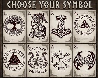 Könnte beinhalten: Ein Raster aus acht rechteckigen Karten mit der Aufschrift CHOOSE YOUR SYMBOL, die jeweils schwarze Tuscheillustrationen auf hellem Grund zeigen. Die Motive umfassen einen Baum, einen Drachen, einen Hammer, eine Triquetra, einen Valknut, den Text VICTORY OR VALHALLA und Kompasssymbole.