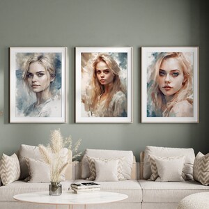 Può includere: Tre dipinti ad acquerello incorniciati di donne con i capelli biondi. Ogni dipinto presenta una donna diversa con un'espressione dolce e sognante. I dipinti sono disposti su una parete verde chiaro.