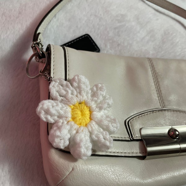 Daisy Keychain - Etsy