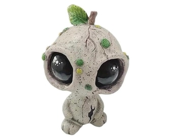 Adorable Alien Resin Fugurine | Grey Alien Tree Figurine Statue Statuette | UFO Lover Home Garden Decor | Plant Pot Decoration