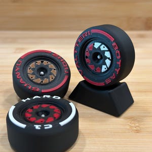 Alfa Romeo Formula 1 Team - F1 Detailed Spinning Tire Magnet - Gift for Racing Fans