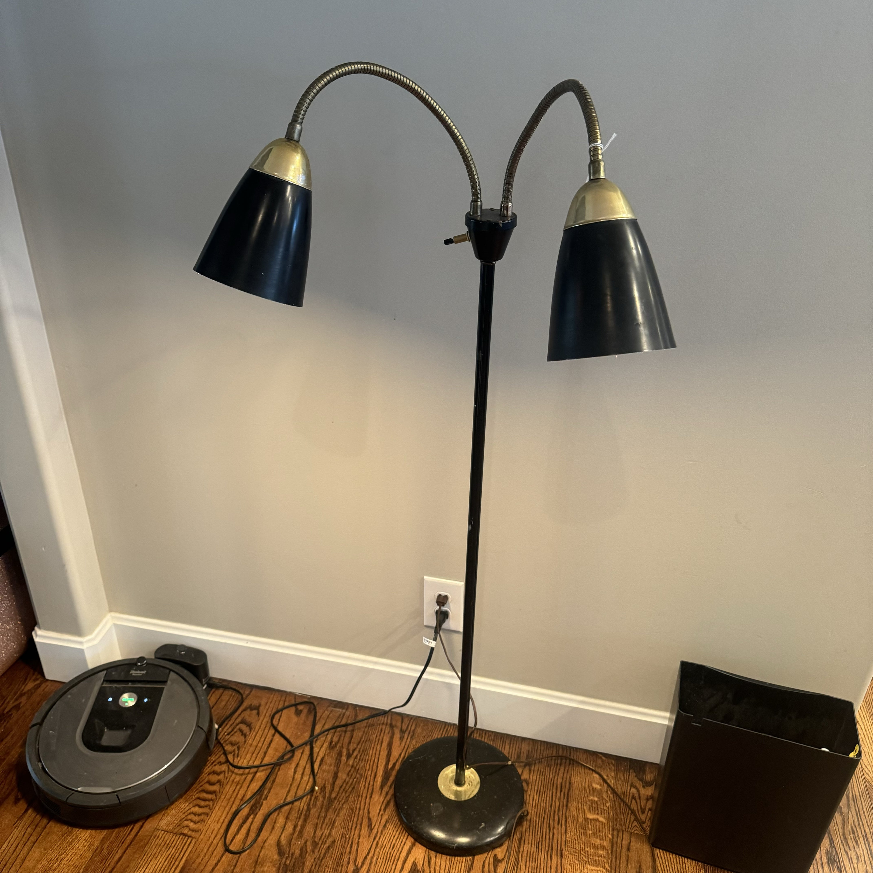 Jlf-4098 Aesthetic Adustable Direction Gooseneck Floor Standing Lamp for  Living Room - China Simple Floor Lamp, Floor Standing Lamp