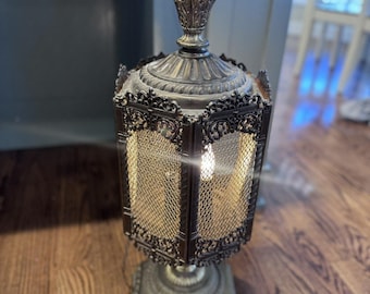 1 VTG 50s 60s table lamp brass gothic Spanish revival Tudor Mission bh