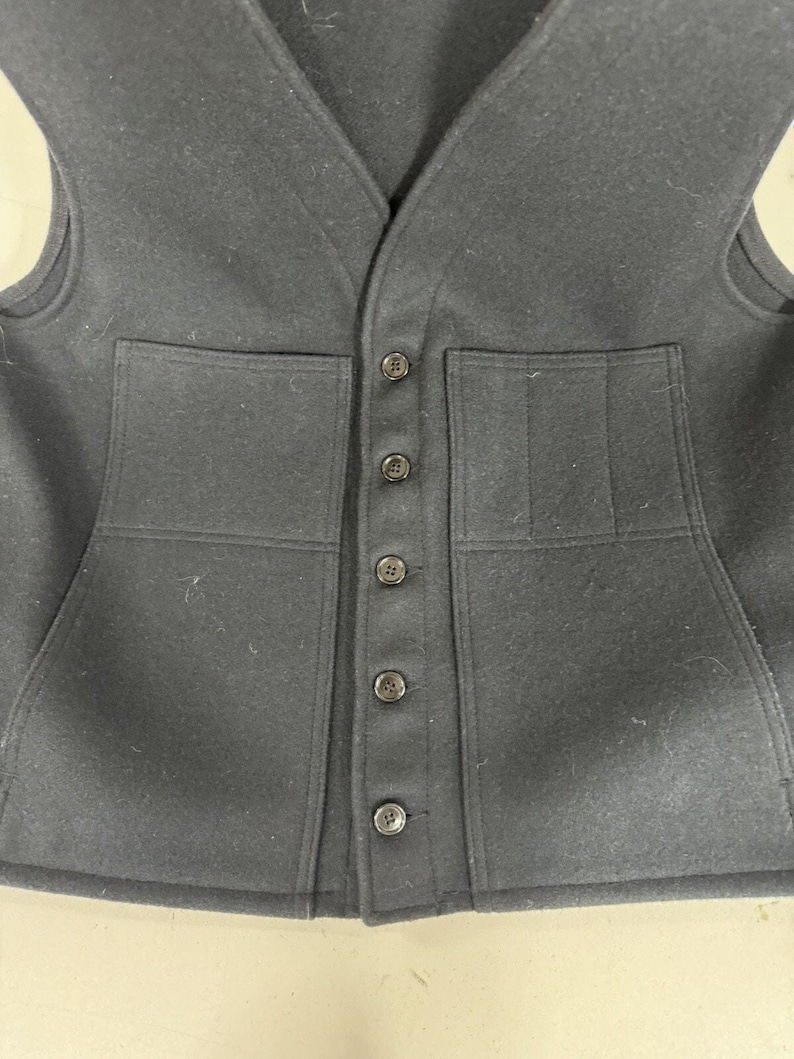 Filson Mackinaw virgin wool vest black 48 handwarmer pockets slotted style 20 bh image 6