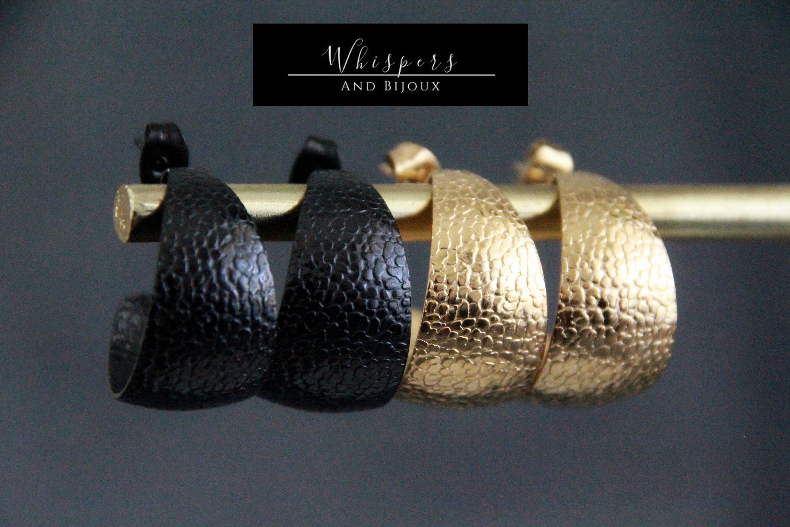 20mm goldene strukturierte halbe Creolen | Chunky Ohrringe | Ohrstecker Creolen | Edelstahl | Halbe Creolen | Moderne Boho Minimalist | Kleine mittlere Creolen