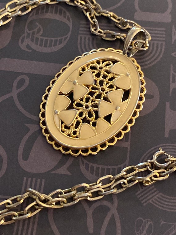 Pendentif Vintage Émaillé En Métal Argenté - Bijou Ancien Et Délicat