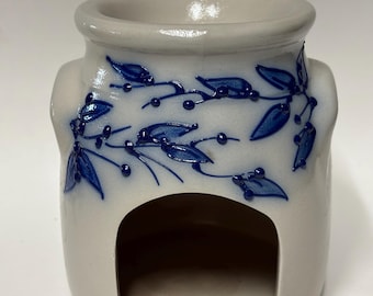 VTG Salmon Falls Stoneware Blueberries and Vine Tea Light Wax/Oil Warmer