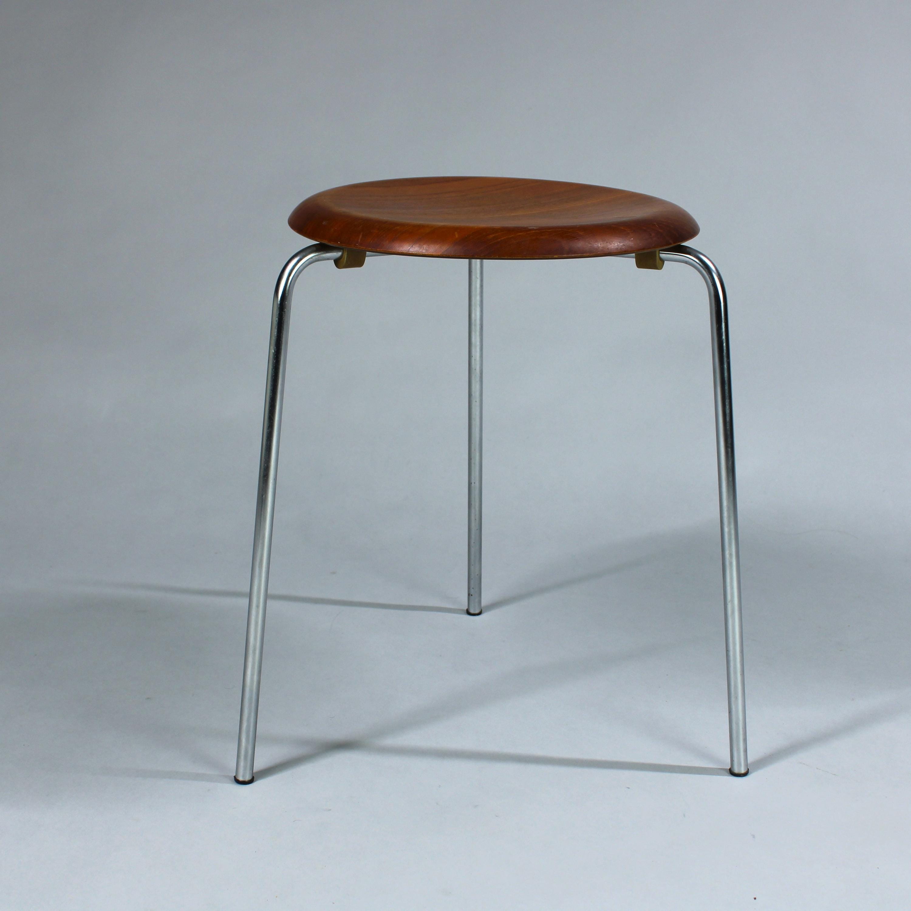 Arne Jacobsen (1902-1971) - Teak Wood - Dot Stool - Model 3170 