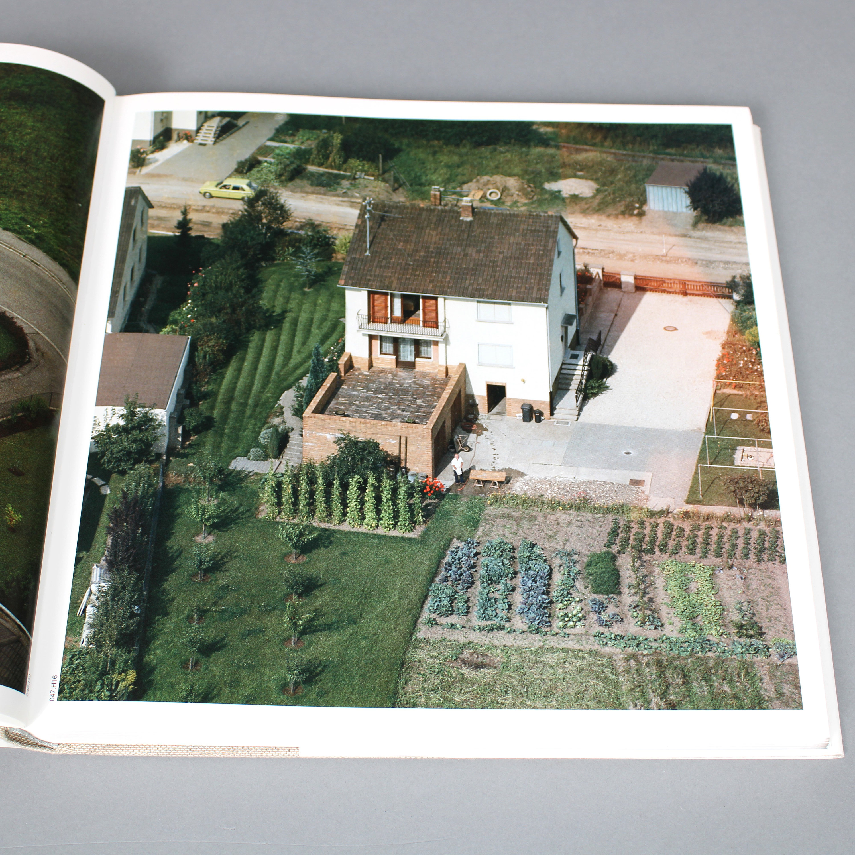 SIGNED Photobook: Von Erde Schöner, Archiv Peter Piller, - Etsy