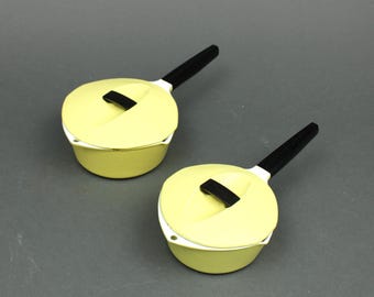 Raymond Loewy (1893 - 1986) - Le Creuset - France - Coquelle - Sauce pan with lid - 1958