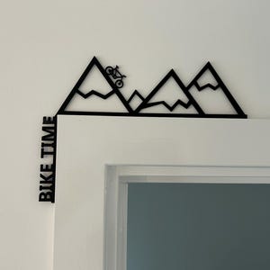 Cycling-Themed Door Corner Accent – 3D Printed Bicycle Mountain Scene