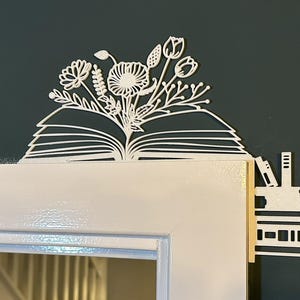 Book Lover Door Corner Accent – 3D Printed Books and Flowers