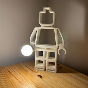 Lámpara de escritorio/mesita de noche con diseño de Building Block Man