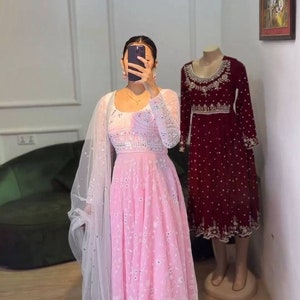 Look de célébrité indienne georgette 3 costumes PC robes de soirée, ensemble de pantalons Anarkali Kurta roses ethniques entièrement brodés entièrement cousus