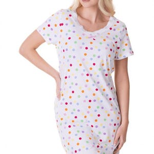 Nachthemd aus Baumwolle mit Multi Spot Print in der Farbe Weiß