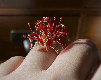 Anello giglio ragno rosso, anello giglio ragno, anello Lycoris Radiata, gioielli giglio ragno rosso, gioielli fatti a mano, regalo per lei, gioielli giglio ragno rosso