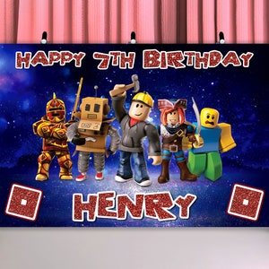 K&ouml;nnte beinhalten: Ein blauer und schwarzer Hintergrund mit einem Galaxie-Design, das f&uuml;nf Roblox-Charaktere zeigt. Der Text "Happy 7th Birthday Henry" ist in roten Glitzerbuchstaben.