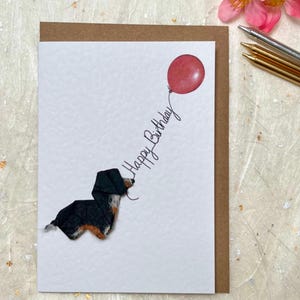 Handgemachte Geburtstagskarte Origami Berner Sennenhund mit Maulbeerbaumpapier und rotem Ballon 'Happy Birthday'