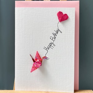 Handgemachte Geburtstagskarte - Origami Kranich, fuchsia, rosa Herzballon - 'Happy Birthday'