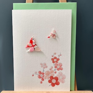 Carte de voeux en origami faite main avec des papillons roses et des fleurs : parfaite pour les anniversaires, les anniversaires et les cartes de remerciement